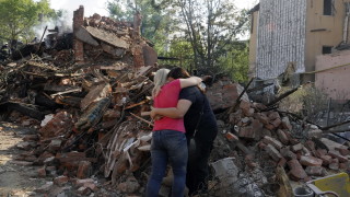Най-малко 51 убити при руска атака срещу хранителен магазин в Украйна