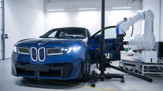 Бъдещето на BMW ще се произвежда в... Унгария (СНИМКИ)