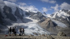 Ледник се откъсна и "погреба" село в Швейцария