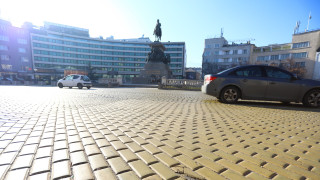 За пореден път пренареждат жълтите павета в центъра на София