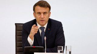 Френският президент Емануел Макрон призова началниците на генералните щабове на