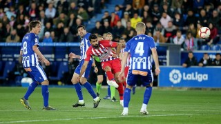 Главният съдия на мача между Атлетико Мадрид и Ейбар позволил