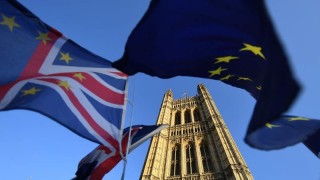 Коронавирусът принуди Лондон да търси по-лек митнически режим с ЕС