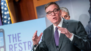 Твърде много хора имат достъп до най близките тайни на правителството