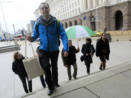 С две екоторбички с подписи „Зелените” тръгват към 42 НС