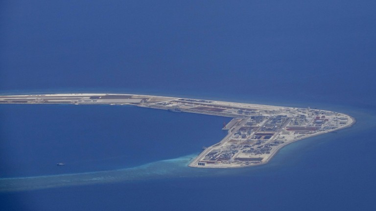 Китай строи нови военни обекти на изкуствени острови в Южнокитайско море