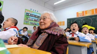 102-годишна баба стана първолак