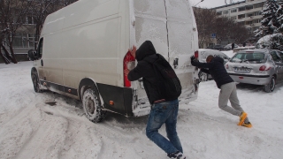 Работодателите да осигурят гъвкаво работно време и топъл чай в студовете