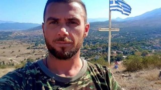 Албанската полиция вчера е застреляла грък след като той открил
