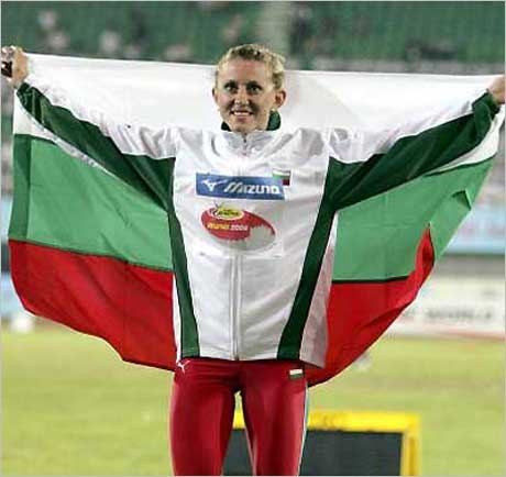 Тезджан Наимова на полуфиналите на 200 метра в Пекин