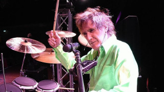 Австралийският музикант Колин Бърджис първият барабанист на AC DC от основаването