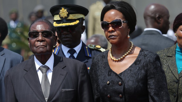Първата дама на Зимбабве отрича опити да отрови съперник за властта 