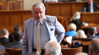 В последния си ден депутатите от 46 то Народно събрание приключват