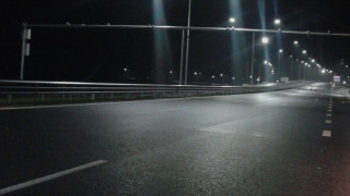 Пътищата на места са заледени