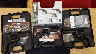 Митнически служители задържаха 3 газови револвера на митническия пункт Връшка