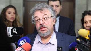 Народният представител от ПП ДБ Манол Пейков и министърът на образование