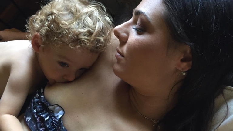 Доведената щерка на Аня Пенчева – топ кърмачка