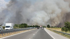 Голям пожар затвори АМ "Тракия" край Пловдив
