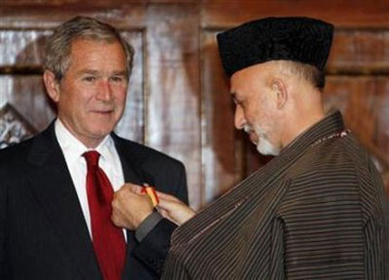 Буш увери Карзай, че може да разчита на САЩ 