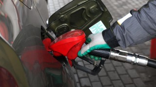 Малки бензиностанции в Русия за първи път започнаха да продават гориво