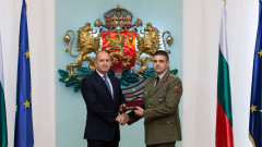 Радев награди полковник Данаил Баев с висше офицерско звание "бригаден генерал"