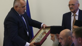 Български монаси от Атон подариха издания на Библията за министрите