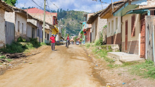 Покачващата се инфлация предизвиква тревога в цял свят но никъде