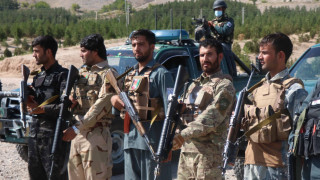 Повече от 1000 афганистански служители по сигурността са избягали през