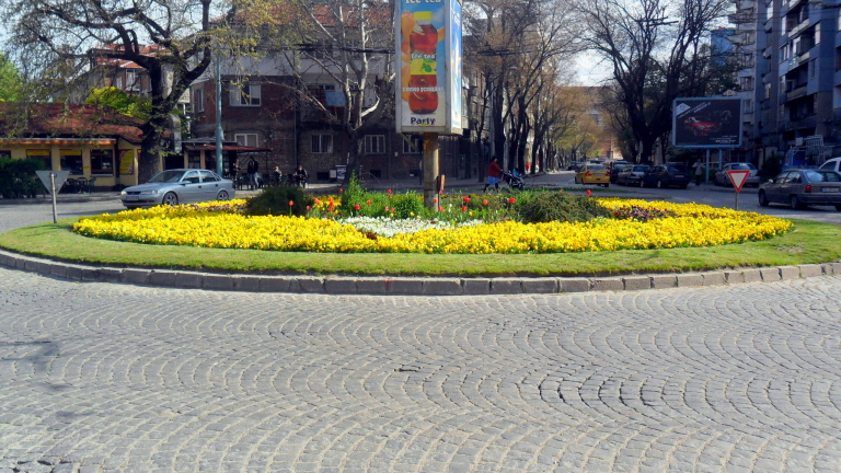 Асфалтират една от главните пътни артерии на Бургас - ул.Димитър