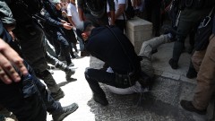 Най-малко 5 души са сериозно ранени при нападения в градове из цял Израел