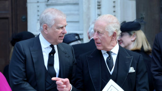 Скандалът около принц Андрю продължава да се разгаря и след