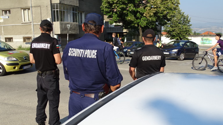 В ромската махала в Благоевград се провежда специализирана полицейска акция,