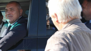 Премиерът подкара джипа и показа строителството на АМ Европа в