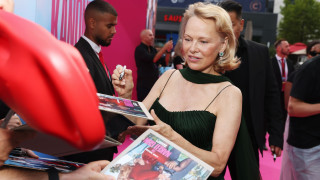 Холивудската икона Памела Андерсън изненадва феновете си с нещо съвсем