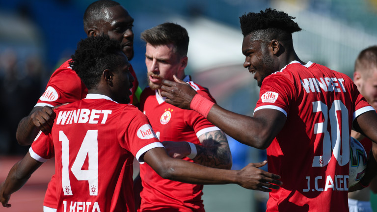 Жорди Кайседо се готви за сблъсък с Лионел Меси