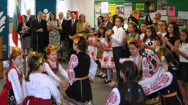 Българите в чужбина създават най-вече училища