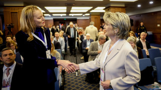 Среща между Весела Лечева и Стефка Костадинова и предаване на