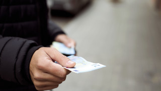 Испанските социалисти обещаха да забранят проституцията със серия от мерки