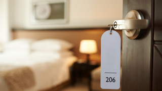 Собствениците на имоти в Airbnb са изправени пред нови регулации и това не е единственият им проблем