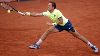 Малко след като приключи с победа своя мач във втория