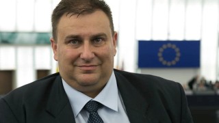 ЕНП настоява цифровото зелено удостоверение с което Европейската комисия предлага