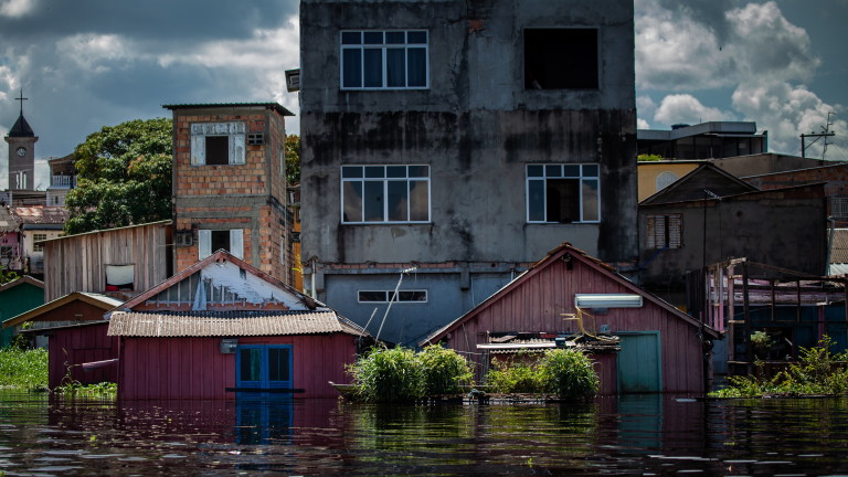 Броят на жертвите на наводнениятa и свлачища причинени от проливни