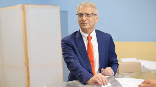 Денков гласува България да бъде управлявана от знаещи и можещи хора