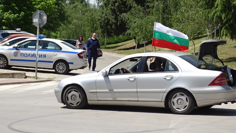 Протестно автошествие тръгна към "Калотина"