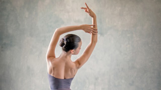 Момичето с ампутиран крак, което преподава балет