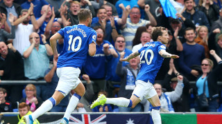 Нападателят на Евертън Бернард получи сериозна контузия и ще