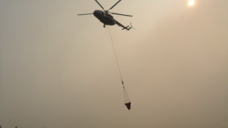 Руски военни хеликоптери и самолети с пожарникари са изпратени да се