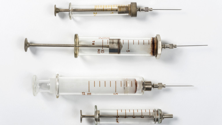 Къде и кога е произведена първата ваксина у нас?