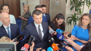 Депутатът от Възраждане Йордан Тодоров коментира в кулоарите на парламента