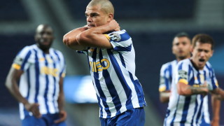 Френският Олимпик Лион продължава сред последните осем в турнира Лига